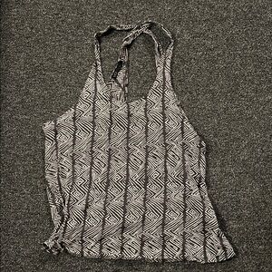 💸Backless Geometric Black and White Women's Top💸 5/$25